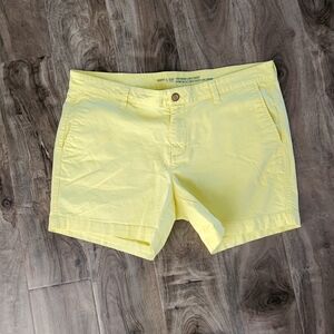 Gap yellow Women's Chino Shorts Mid Rise 5 Inch